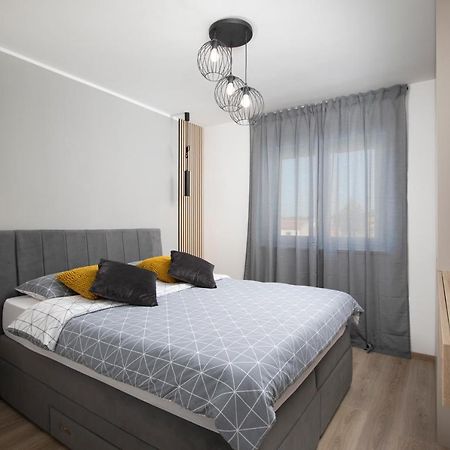 Meraviglia Residence Пула Екстериор снимка
