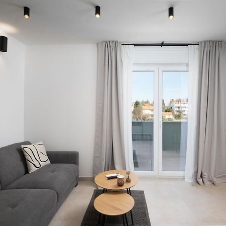 Meraviglia Residence Пула Екстериор снимка