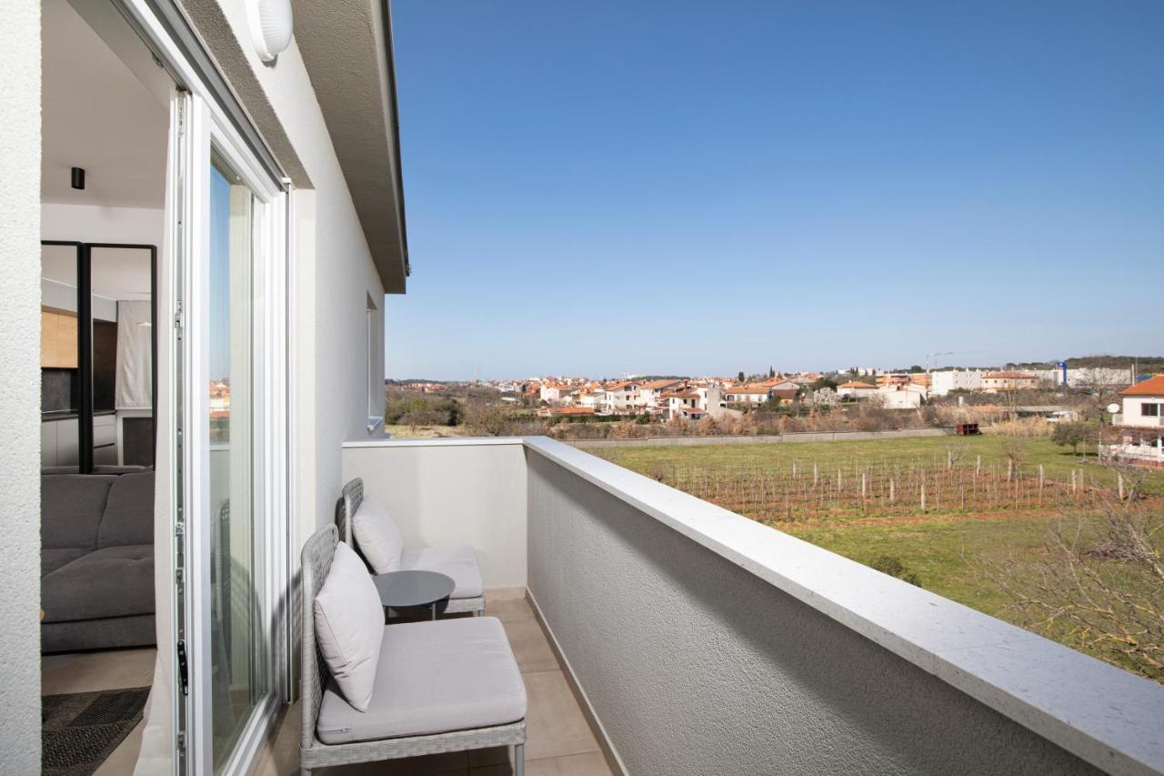 Meraviglia Residence Пула Екстериор снимка