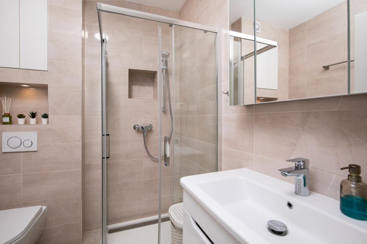 Meraviglia Residence Пула Екстериор снимка