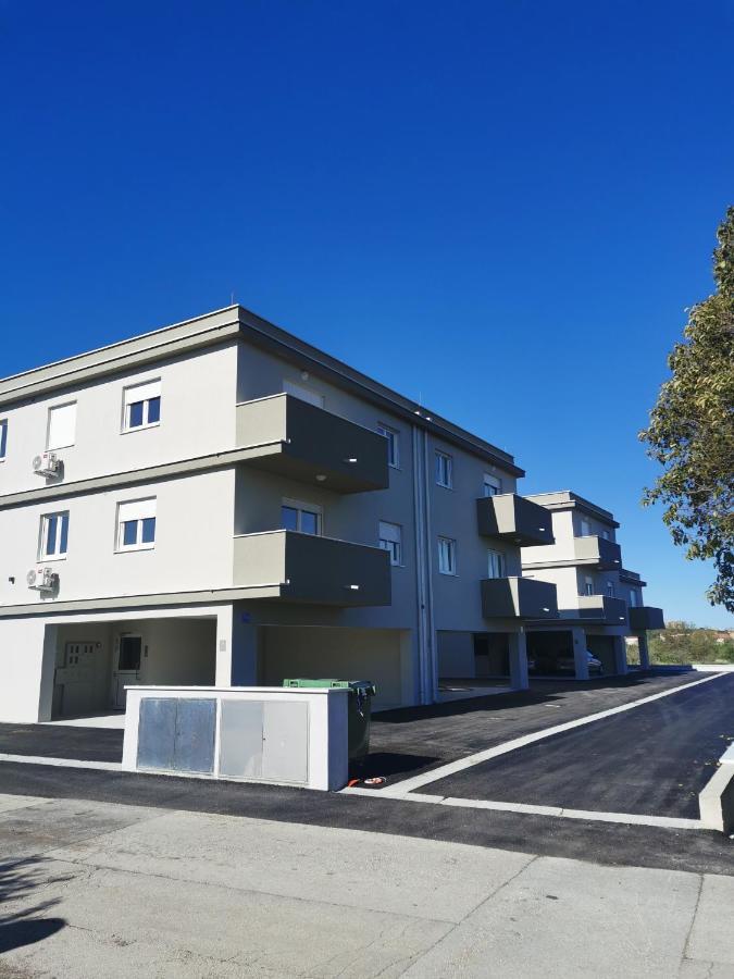 Meraviglia Residence Пула Екстериор снимка